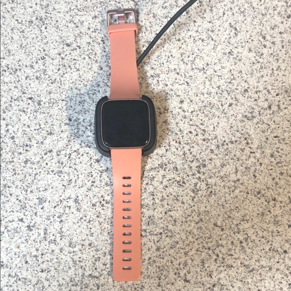 Fitbit Versa smart watch in good condition ❤️